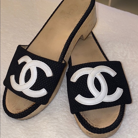 Chanel great condition π - Picture 3 of 4